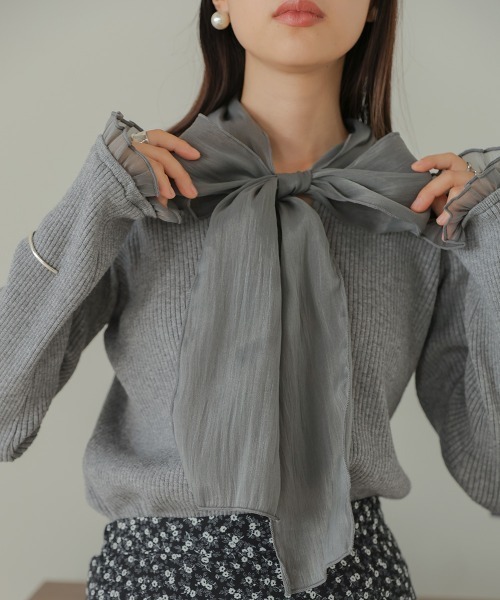 Bab（バブ）の「ボウタイリブニットプルオーバー（ニット/セーター・レディース・グレイッシュベージュ/チャコールグレー/オフホワイト・FREE）」の3枚目の写真