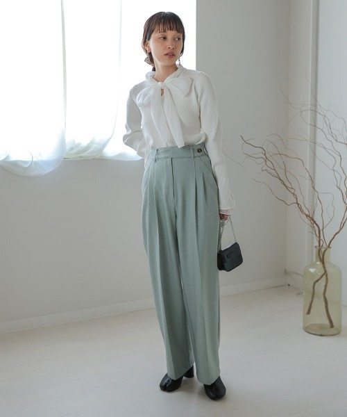 Bab（バブ）の「ボウタイリブニットプルオーバー（ニット/セーター・レディース・グレイッシュベージュ/チャコールグレー/オフホワイト・FREE）」の6枚目の写真