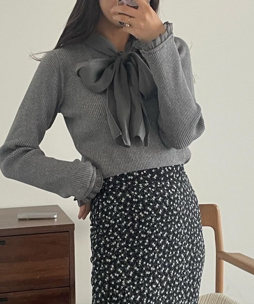 Bab（バブ）の「ボウタイリブニットプルオーバー（ニット/セーター・レディース・グレイッシュベージュ/チャコールグレー/オフホワイト・FREE）」の5枚目の写真