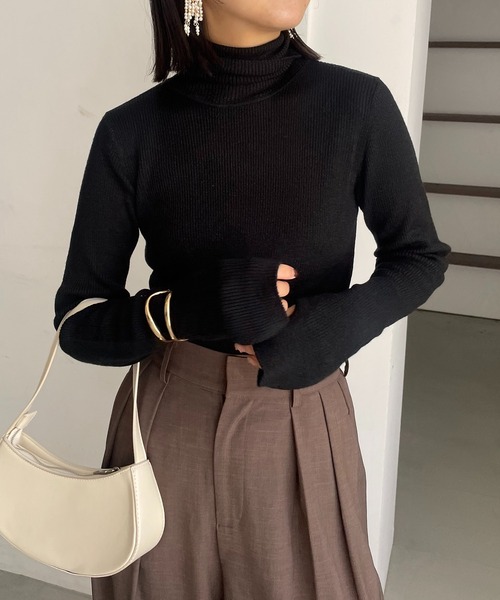 CAPRICIEUX LE'MAGE（カプリシューレマージュ）の「ハイネックリブプルオーバー（ニット/セーター・レディース・グレイッシュベージュ/ホワイト/アイボリー/ブラック・FREE）」の3枚目の写真