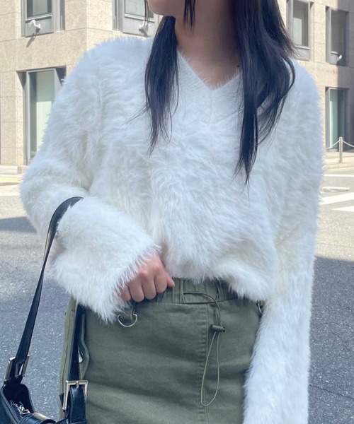 SPIGA(スピーガ)の「Vネックシャギー長袖ニット(Tシャツ/カットソー・レディース・ホワイト/ブラック/グリーン/ブラウン・FREE)」の2枚目の写真