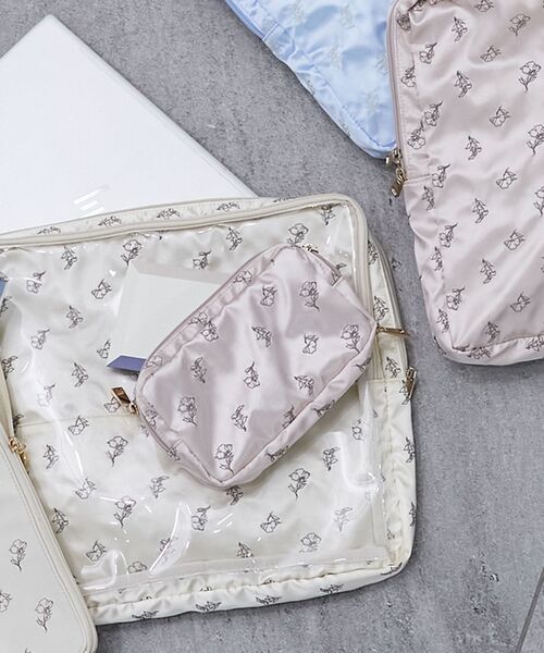 MAJESTIC LEGON（マジェスティックレゴン）の「フローラルクリアポーチ（ポーチ・レディース・ピンク/アイボリー/ライトブルー・FREE）」の3枚目の写真