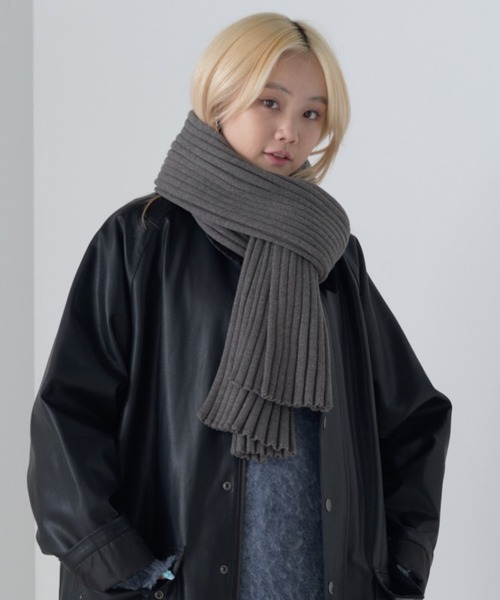 WHIMSIC（ウィムジック）の「【UNISEX】リブニットマフラー（マフラー・メンズ・アイボリー/ブルー/チャコールグレー・FREE）」の3枚目の写真