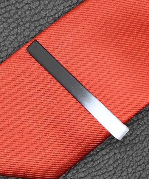 Fun & Daily（ファンアンドデイリー）の「F&D : グラデーションカラーネクタイピン（ネクタイピン・メンズ・ブラック/ネイビー/グリーン/レッド・FREE）」の8枚目の写真