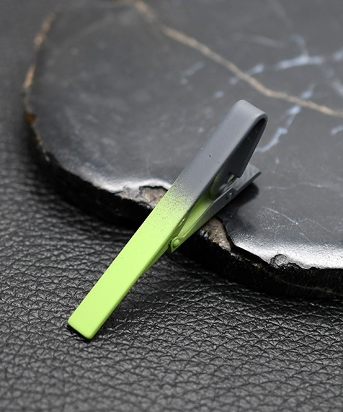 Fun & Daily（ファンアンドデイリー）の「F&D : グラデーションカラーネクタイピン（ネクタイピン・メンズ・ブラック/ネイビー/グリーン/レッド・FREE）」の9枚目の写真