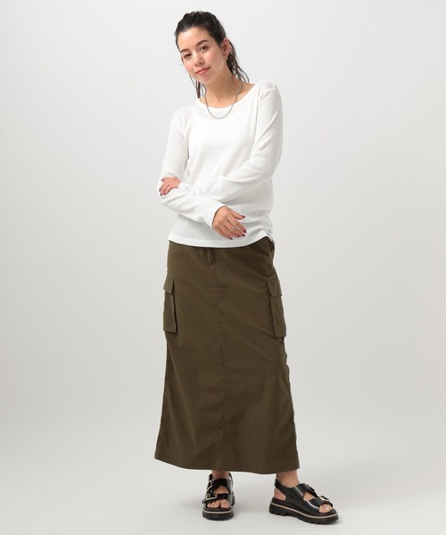 BAYFLOW（ベイフロー）の「[鎖骨を綺麗に見せる]リブクルーネックプルオーバー（Tシャツ/カットソー・レディース・キャメル/ブラック/オフホワイト・FREE）」の4枚目の写真