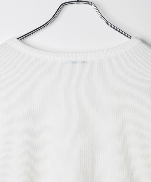 BAYFLOW（ベイフロー）の「[鎖骨を綺麗に見せる]リブクルーネックプルオーバー（Tシャツ/カットソー・レディース・キャメル/ブラック/オフホワイト・FREE）」の20枚目の写真