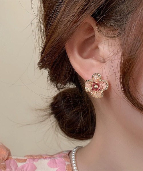 LA VORAGINE(ラ ヴォラジネ)の「アレルギー対応水晶の花ピアス(ピアス(両耳用)・レディース・グリーン/レッド/オレンジ・FREE)」の2枚目の写真