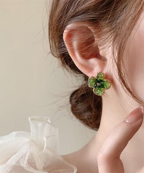 LA VORAGINE(ラ ヴォラジネ)の「アレルギー対応水晶の花ピアス(ピアス(両耳用)・レディース・グリーン/レッド/オレンジ・FREE)」の8枚目の写真