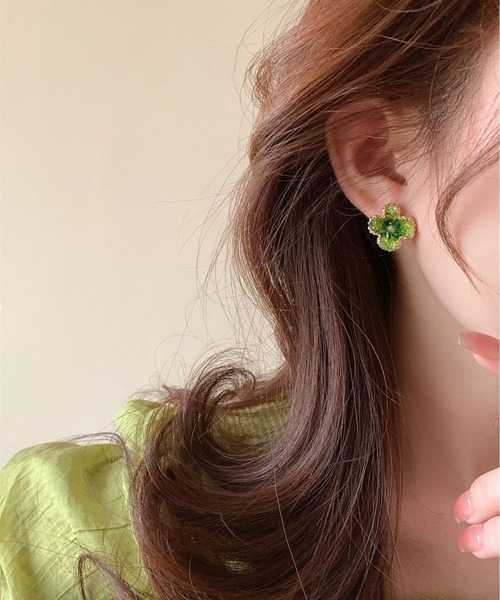 LA VORAGINE(ラ ヴォラジネ)の「アレルギー対応水晶の花ピアス(ピアス(両耳用)・レディース・グリーン/レッド/オレンジ・FREE)」の9枚目の写真