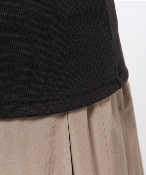 Chico(チコ)の「ハイネックフリルノースリーブ(Tシャツ/カットソー・レディース・ブラック/アイボリー/ピンクベージュ/モスグリーン・FREE)」の10枚目の写真