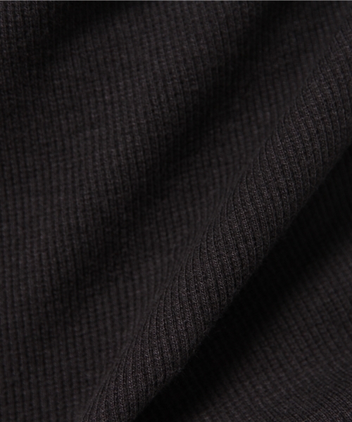 Chico(チコ)の「ハイネックフリルノースリーブ(Tシャツ/カットソー・レディース・ブラック/アイボリー/ピンクベージュ/モスグリーン・FREE)」の11枚目の写真