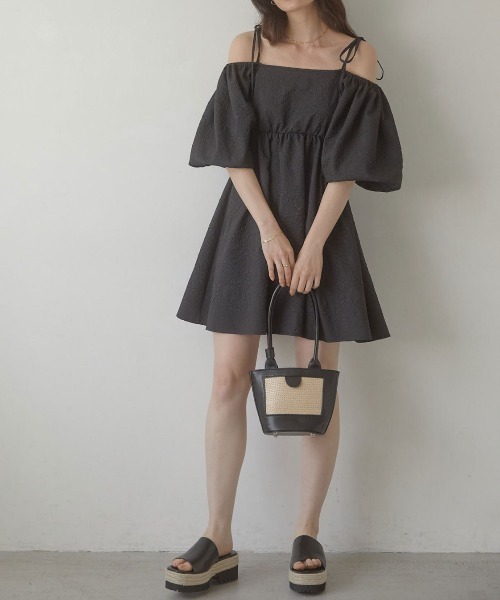 ACYM(アシーム)の「Puff sleeve 2way mini ワンピース(ワンピース・レディース・アイボリー/ブラック・FREE)」の1枚目の写真
