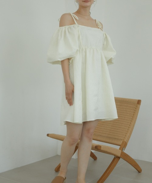 ACYM(アシーム)の「Puff sleeve 2way mini ワンピース(ワンピース・レディース・アイボリー/ブラック・FREE)」の5枚目の写真