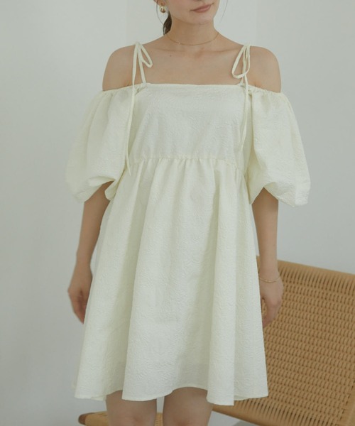 ACYM(アシーム)の「Puff sleeve 2way mini ワンピース(ワンピース・レディース・アイボリー/ブラック・FREE)」の4枚目の写真