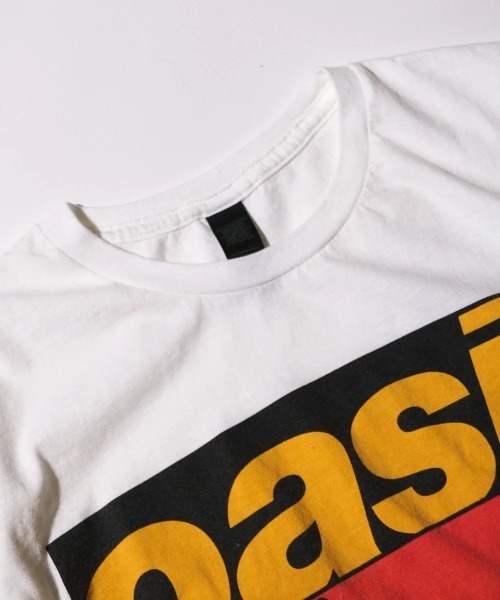 the Oasis(ジオアシス)の「【THRIFTY LOOK スリフティールック】 THRIFTY "OASIS" TEE ロック/ビンテージ/ユーズドライクTシャツ/オアシス/ヴィンテージ(Tシャツ/カットソー・メンズ・ホワイト・LARGE/X-LARGE/MEDIUM)」の3枚目の写真