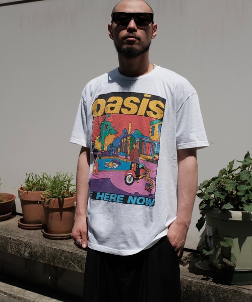 the Oasis(ジオアシス)の「【THRIFTY LOOK スリフティールック】 THRIFTY "OASIS" TEE ロック/ビンテージ/ユーズドライクTシャツ/オアシス/ヴィンテージ(Tシャツ/カットソー・メンズ・ホワイト・LARGE/X-LARGE/MEDIUM)」の5枚目の写真