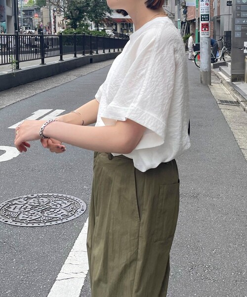 fredy emue（フレディエミュ）の「【WEB限定カラーあり】Tシャツブラウス（シャツ/ブラウス・レディース・ミント/ベージュ/ライトグレー/オフホワイト/チャコールグレー・38）」の12枚目の写真