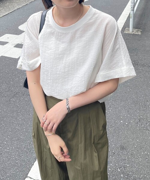 fredy emue（フレディエミュ）の「【WEB限定カラーあり】Tシャツブラウス（シャツ/ブラウス・レディース・ミント/ベージュ/ライトグレー/オフホワイト/チャコールグレー・38）」の15枚目の写真