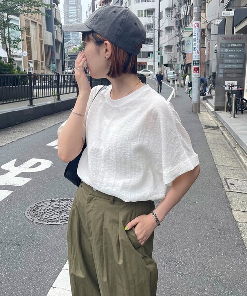 fredy emue（フレディエミュ）の「【WEB限定カラーあり】Tシャツブラウス（シャツ/ブラウス・レディース・ミント/ベージュ/ライトグレー/オフホワイト/チャコールグレー・38）」の16枚目の写真