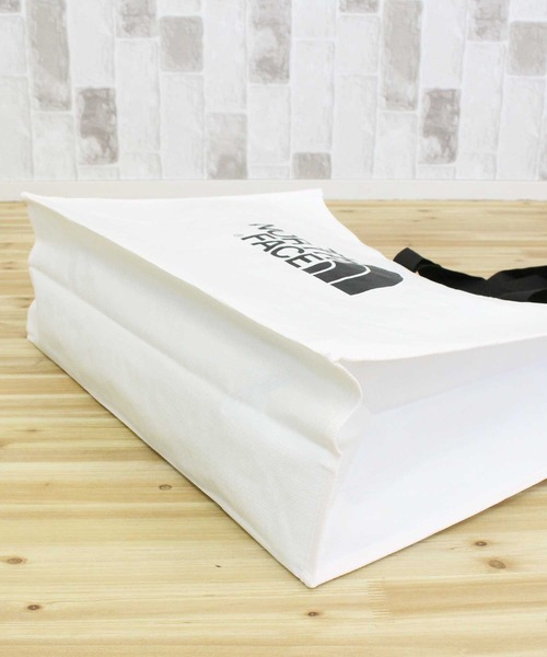 THE NORTH FACE(ザノースフェイス)の「アルポリン エコバッグ Large arpaulin Eco Bag The North Face White Label Korea Line(トートバッグ・メンズ・ホワイト/White・LARGE/L)」の6枚目の写真