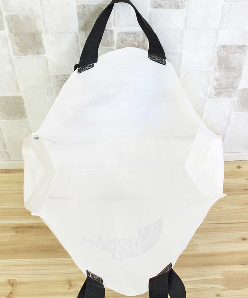 THE NORTH FACE(ザノースフェイス)の「アルポリン エコバッグ Large arpaulin Eco Bag The North Face White Label Korea Line(トートバッグ・メンズ・ホワイト/White・LARGE/L)」の10枚目の写真