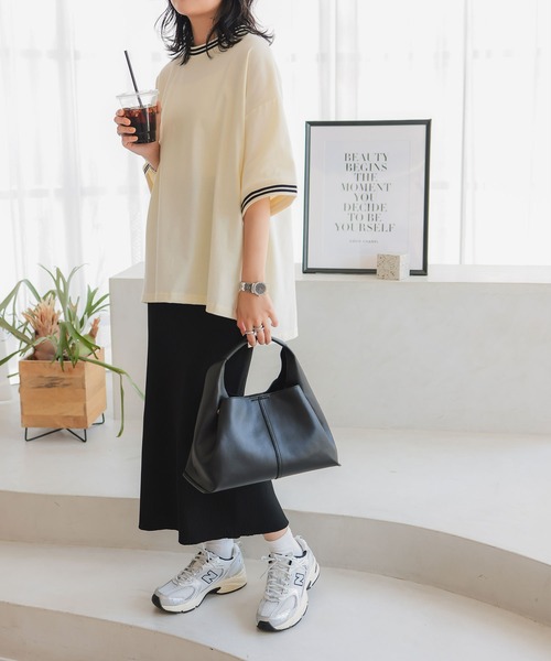 KOBE LETTUCE（コウベレタス）の「ソフトフェイクレザーワンハンドルバッグ（ハンドバッグ・レディース・ブラック/アイボリー/ブラウン・F）」の9枚目の写真