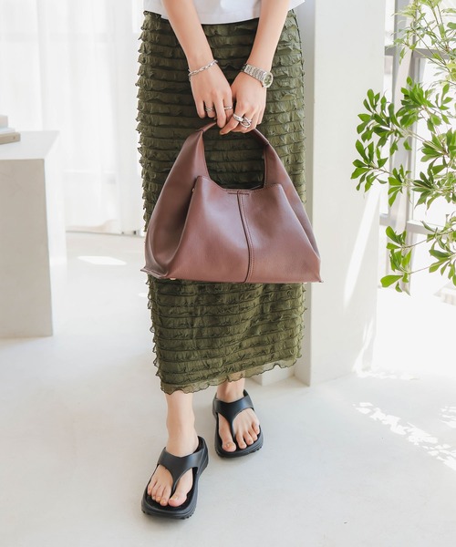 KOBE LETTUCE（コウベレタス）の「ソフトフェイクレザーワンハンドルバッグ（ハンドバッグ・レディース・ブラック/アイボリー/ブラウン・F）」の8枚目の写真