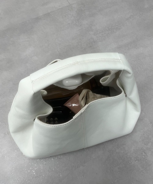 KOBE LETTUCE（コウベレタス）の「ソフトフェイクレザーワンハンドルバッグ（ハンドバッグ・レディース・ブラック/アイボリー/ブラウン・F）」の17枚目の写真