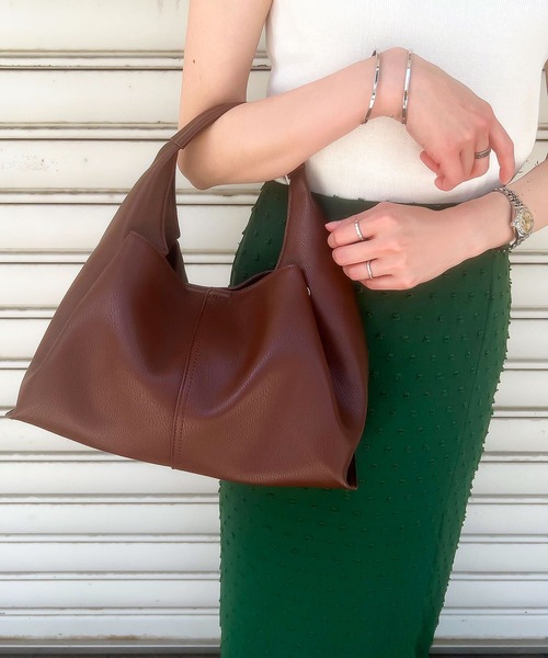 KOBE LETTUCE（コウベレタス）の「ソフトフェイクレザーワンハンドルバッグ（ハンドバッグ・レディース・ブラック/アイボリー/ブラウン・F）」の19枚目の写真