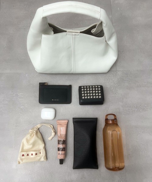 KOBE LETTUCE（コウベレタス）の「ソフトフェイクレザーワンハンドルバッグ（ハンドバッグ・レディース・ブラック/アイボリー/ブラウン・F）」の18枚目の写真