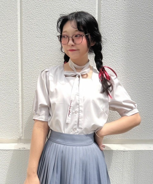 F i.n.t（フィント）の「アレンジタイ付きスクエアネックブラウス/fint（シャツ/ブラウス・レディース・ライトベージュ/オフホワイト・FREE）」の9枚目の写真