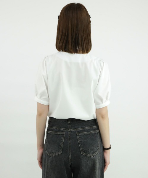 F i.n.t（フィント）の「アレンジタイ付きスクエアネックブラウス/fint（シャツ/ブラウス・レディース・ライトベージュ/オフホワイト・FREE）」の18枚目の写真