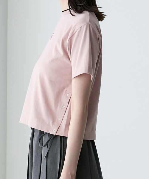 forksy.(フォルクシー)の「【forksy.】ワンポイントロゴ刺繍サイドスナップ半袖Tシャツ(Tシャツ/カットソー・レディース・スモークピンク/オフホワイト/ネイビー・FREE)」の20枚目の写真