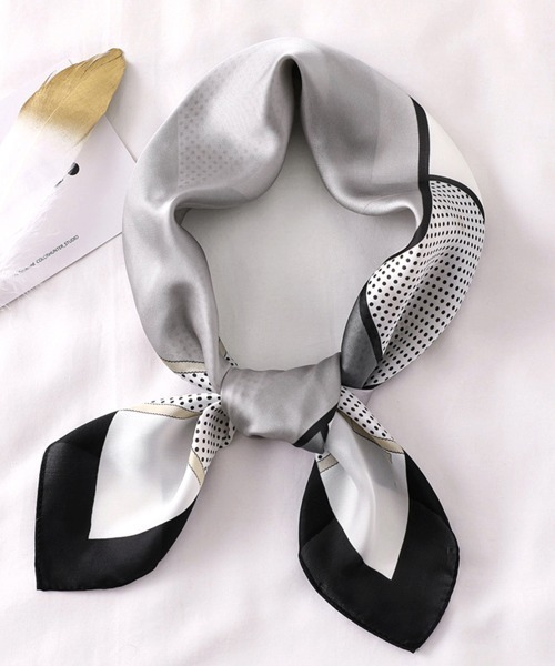 Miniministore（ミニミニストア）の「スカーフ 首巻き バンダナバッグスカーフ（バンダナ/スカーフ・レディース・ブルー/ベージュ/グレー・FREE）」の2枚目の写真