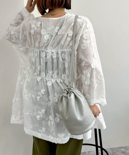 fredy emue(フレディエミュ)の「シュリングレザー巾着サックバック(ショルダーバッグ・レディース・ブラック/シルバー・FREE)」の3枚目の写真