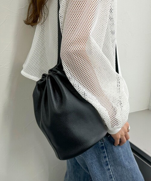 fredy emue(フレディエミュ)の「シュリングレザー巾着サックバック(ショルダーバッグ・レディース・ブラック/シルバー・FREE)」の10枚目の写真