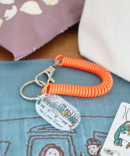 LAKOLE（ラコレ）の「[世界の名作]コイルキーホルダー / 131958（キーホルダー・レディース・その他6/その他4/その他2/その他3/その他5/その他1・FREE）」の3枚目の写真