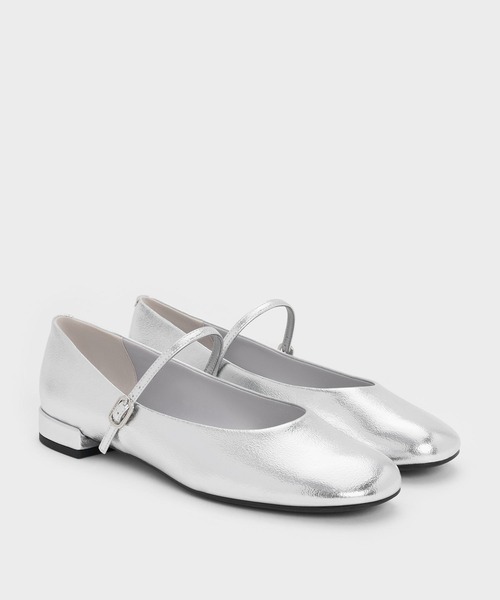 CHARLES & KEITH（チャールズ & キース）の「ラウンドトゥ メリージェーン（パンプス・レディース・オフホワイト/ブラック/ブラック系その他6/シルバー/マルチ・23.5cm/23cm/22.5cm/24.5cm/25cm/26.5cm/25.5cm）」の7枚目の写真