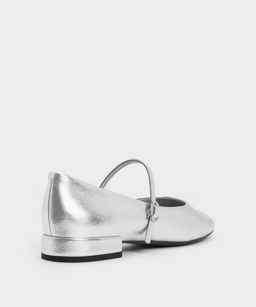 CHARLES & KEITH（チャールズ & キース）の「ラウンドトゥ メリージェーン（パンプス・レディース・オフホワイト/ブラック/ブラック系その他6/シルバー/マルチ・23.5cm/23cm/22.5cm/24.5cm/25cm/26.5cm/25.5cm）」の8枚目の写真