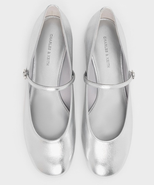 CHARLES & KEITH（チャールズ & キース）の「ラウンドトゥ メリージェーン（パンプス・レディース・オフホワイト/ブラック/ブラック系その他6/シルバー/マルチ・23.5cm/23cm/22.5cm/24.5cm/25cm/26.5cm/25.5cm）」の10枚目の写真