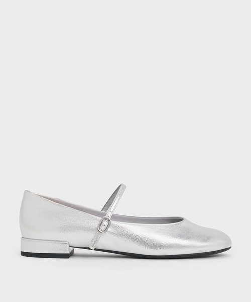 CHARLES & KEITH（チャールズ & キース）の「ラウンドトゥ メリージェーン（パンプス・レディース・オフホワイト/ブラック/ブラック系その他6/シルバー/マルチ・23.5cm/23cm/22.5cm/24.5cm/25cm/26.5cm/25.5cm）」の16枚目の写真
