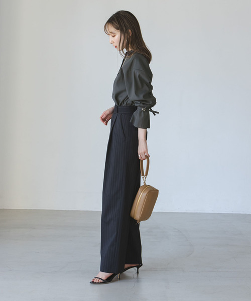 Noble(ノーブル)の「【My Policy Shirt】ベルテッドスリーブバンドカラーシャツ(シャツ/ブラウス・レディース・スミクロ/ホワイト・FREE)」の10枚目の写真
