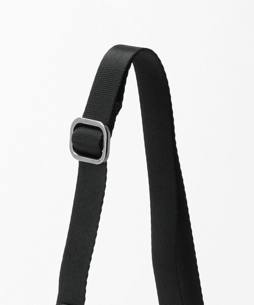 NIKE(ナイキ)の「<NIKE>フューチュラ ラックス クロスボディ バッグ (1L)(ショルダーバッグ・レディース・ブラック/ライム・FREE)」の9枚目の写真