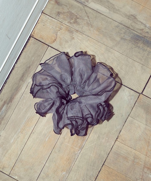 GOLDY（ゴールディ）の「パイピング フリル ビッグ シュシュ（シュシュ・レディース・ホワイト/レッド/グリーン/ブラック/グレー・FREE）」の8枚目の写真