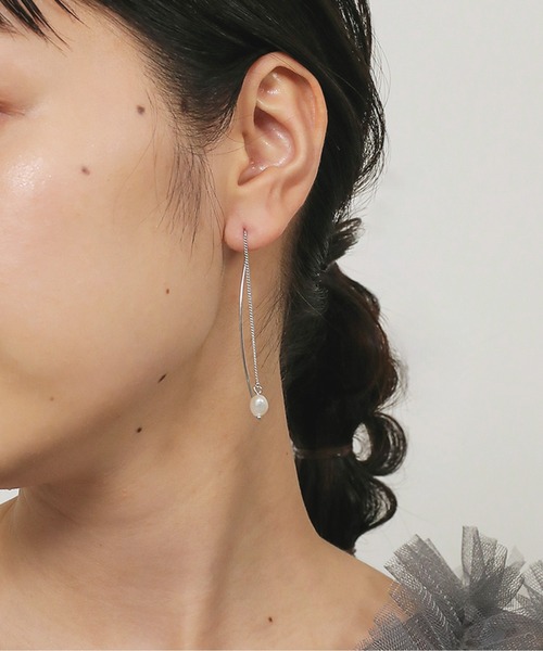 Kana(カナ)の「チェーン ライン 一粒パール ピアス パーティー 結婚式 お呼ばれ オケージョン(ピアス(両耳用)・レディース・ゴールド/シルバー・フリー)」の3枚目の写真