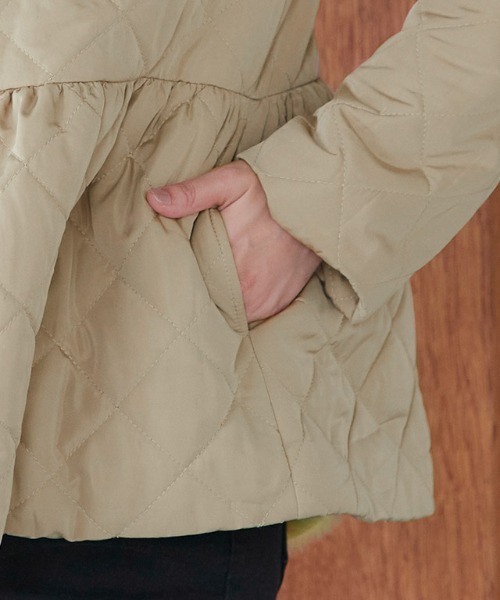 Pierrot（ピエロ）の「ノーカラーフレアキルティングブルゾン（ブルゾン・レディース・ブラック/アイボリー/グレイッシュベージュ/ネイビー/カーキ系・S/M/L）」の11枚目の写真