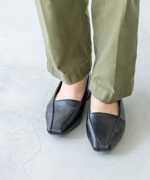menue（メヌエ）の「オーバーヒール 甲切り替え ローヒール パンプス（パンプス・レディース・ブラック/ブラウン・21.5cm/22.0cm/22.5cm/23.0cm/23.5cm/24.0cm/24.5cm/25.0cm/25.5cm/26.0cm）」の5枚目の写真