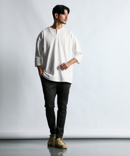 LANVIN en Bleu(ランバンオンブルー)の「8オンス ヘビーウェイト オーバーサイズ 7分袖 ヘンリーTシャツ(Tシャツ/カットソー・メンズ・ホワイト/グレイッシュベージュ/ネイビー・46/48/52/50)」の5枚目の写真