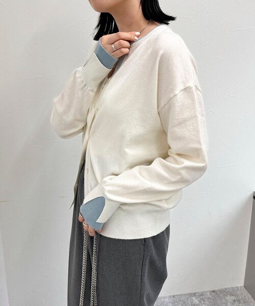 fredy emue（フレディエミュ）の「レイヤード風配色カーディガン（カーディガン/ボレロ・レディース・オフホワイト/ネイビー/グレー・38）」の11枚目の写真